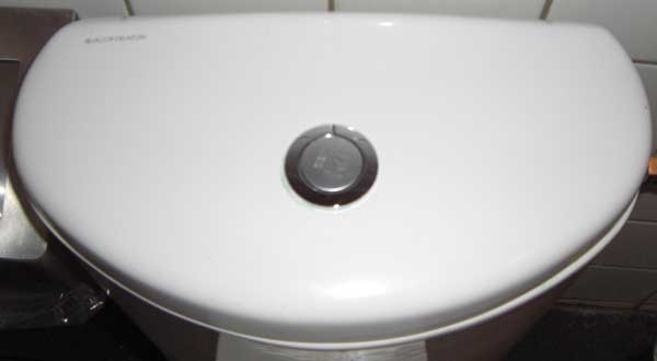 Jacob Delafon in Holland toilet tank lid